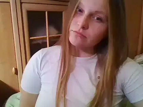 Snapshot of Evasapples chatting on December 29, 9:20 pm Evasapples online show from December 29, 9:20 pm