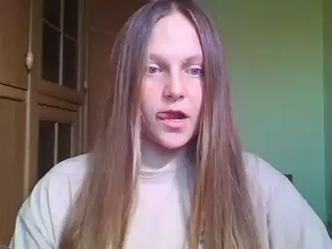 Snapshot of Evasapples chatting on February 11, 7:54 am Evasapples online show from February 11, 7:54 am