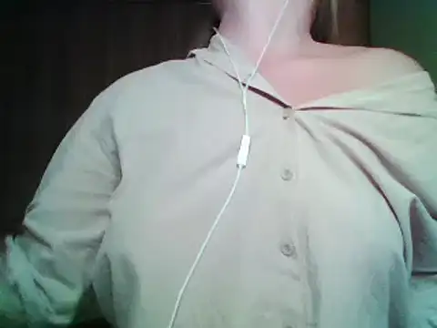 Snapshot of Evasapples chatting on October 7, 10:07 pm Evasapples online show from October 7, 10:07 pm