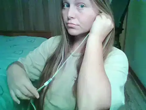 Snapshot of Evasapples chatting on October 13, 6:19 pm Evasapples online show from October 13, 6:19 pm