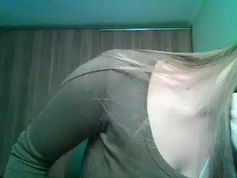 Snapshot of Evasapples chatting on October 25, 6:02 pm Evasapples online show from October 25, 6:02 pm