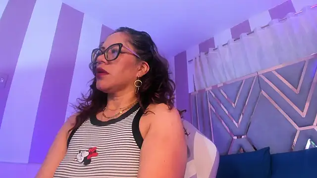 Snapshot of maria_paulac chatting on March 8, 6:10 am maria paulac online show from March 8, 6:10 am