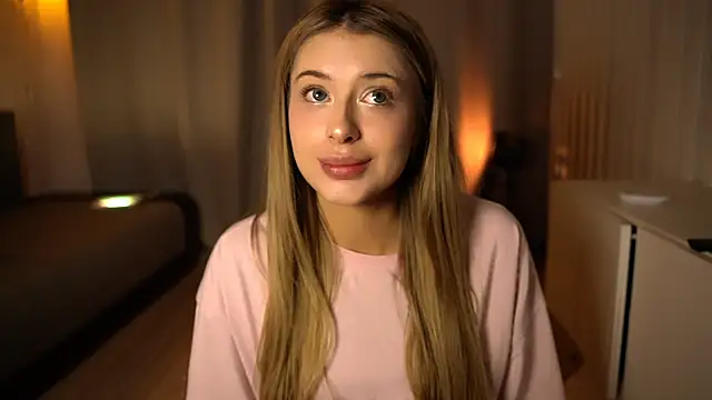 elisa moon online show from December 8, 3:10 am