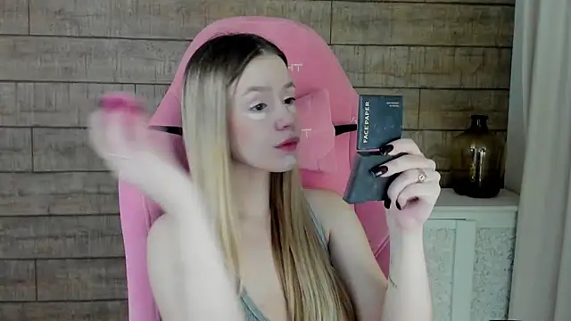 MilanaBalmain online show from November 16, 4:29 am