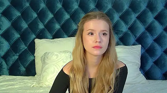 MilanaBalmain online show from December 3, 4:05 pm