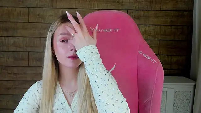 MilanaBalmain online show from March 4, 4:24 pm