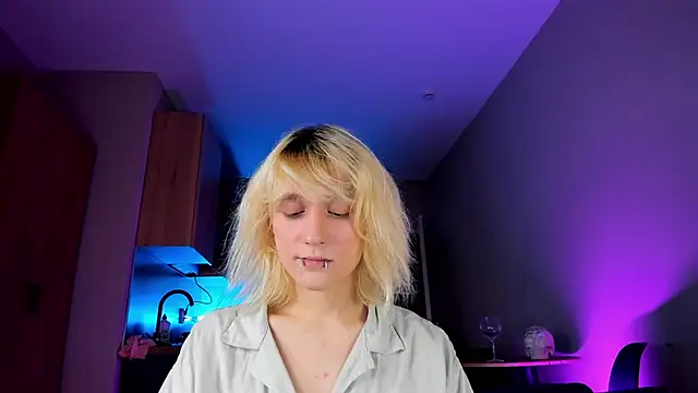 Snapshot of Gregory_Byyrd chatting on December 16, 10:24 pm Gregory Byyrd online show from December 16, 10:24 pm