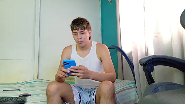 Snapshot of zackmontieel chatting on December 4, 2:59 pm zackmontieel online show from December 4, 2:59 pm