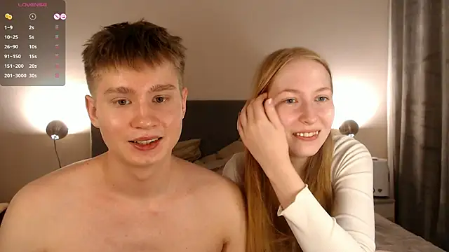 Snapshot of AliceStoneJhonyStone chatting on December 17, 10:22 pm AliceStoneJhonyStone online show from December 17, 10:22 pm