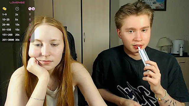 Snapshot of AliceStoneJhonyStone chatting on February 6, 9:28 pm AliceStoneJhonyStone online show from February 6, 9:28 pm