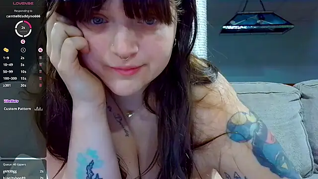 Snapshot of princess_emily4723 chatting on April 29, 3:10 am princess emily4723 online show from April 29, 3:10 am