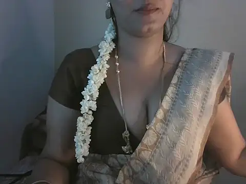 Snapshot of Sexy-Shalinii chatting on November 17, 4:51 am Sexy-Shalinii online show from November 17, 4:51 am