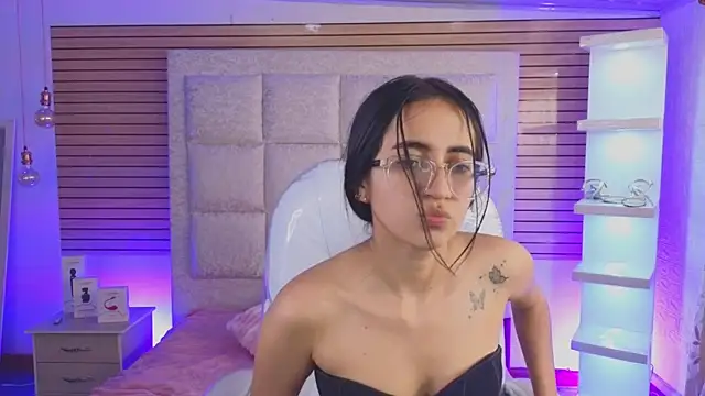 Mia Fischer online show from April 20, 1:03 pm