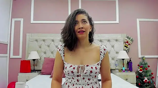 Snapshot of adarussell chatting on December 9, 2:06 pm adarussell online show from December 9, 2:06 pm