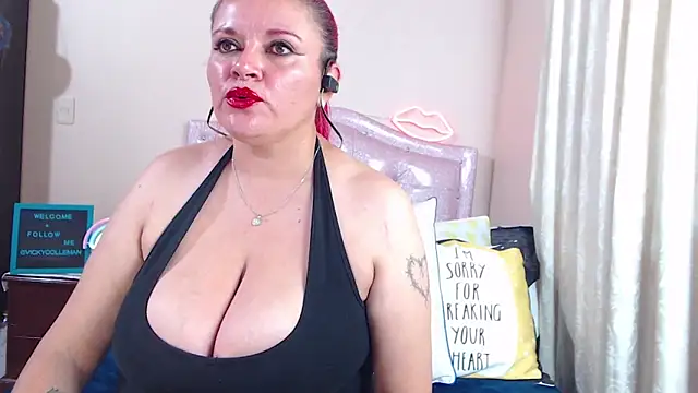 Snapshot of VickyColleman chatting on January 12, 9:40 pm VickyColleman online show from January 12, 9:40 pm