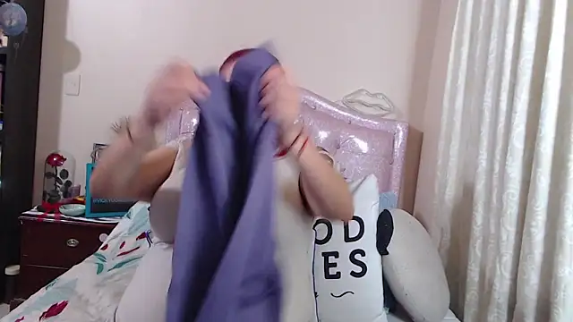 Snapshot of VickyColleman chatting on March 15, 10:03 am VickyColleman online show from March 15, 10:03 am