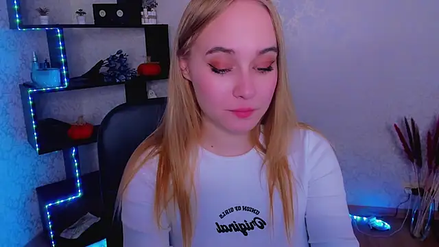 LianaBright online show from December 14, 5:36 pm