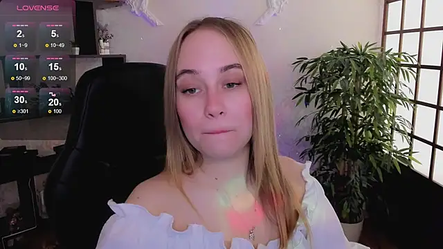 LianaBright online show from March 23, 2:15 am