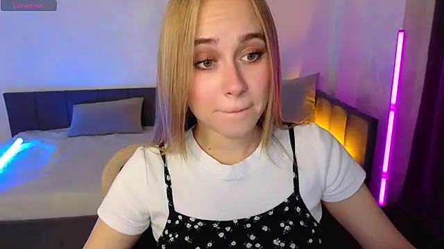 LianaBright online show from September 18, 2:13 am