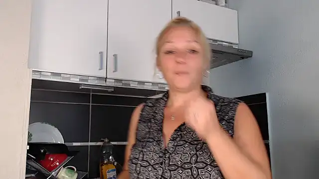 Doucelouve9 online show from September 24, 10:40 am