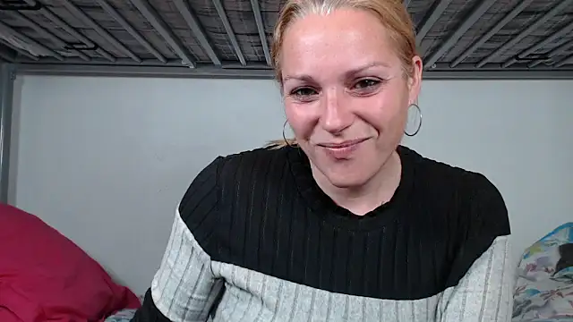 Doucelouve9 online show from February 4, 5:19 pm