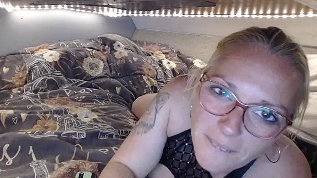 Doucelouve9 online show from March 18, 9:07 pm