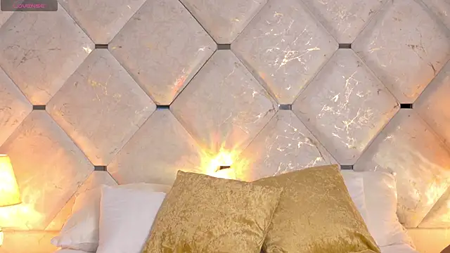 Snapshot of Anna_risse chatting on February 6, 11:37 pm Anna risse online show from February 6, 11:37 pm