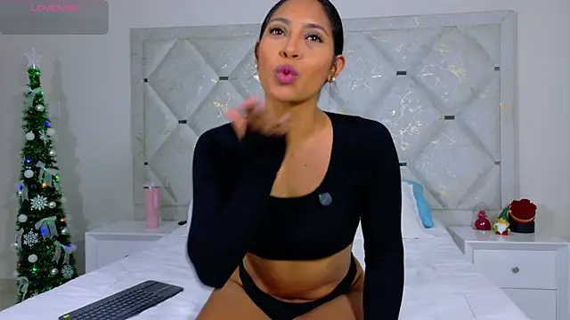 Snapshot of Anna_risse chatting on December 5, 5:38 am Anna risse online show from December 5, 5:38 am