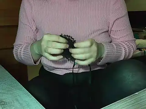 Snapshot of Lauzo21 chatting on March 15, 4:46 am Lauzo21 online show from March 15, 4:46 am