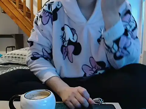 Snapshot of Lauzo21 chatting on October 6, 5:38 am Lauzo21 online show from October 6, 5:38 am