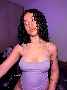 Crystal Dluna online show from October 28, 5:48 pm