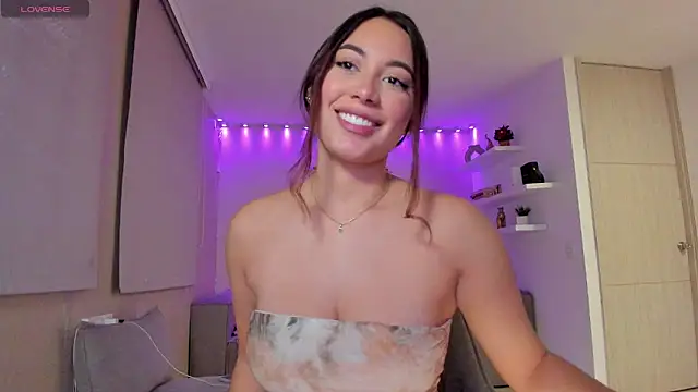 Snapshot of lupejones chatting on October 11, 2:00 am lupejones online show from October 11, 2:00 am