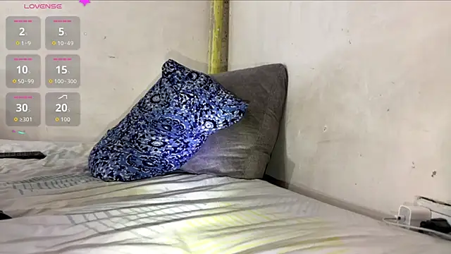 Snapshot of KENDER21_ chatting on October 24, 8:11 am KENDER21 online show from October 24, 8:11 am