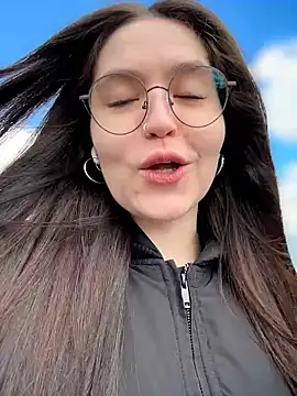 Snapshot of meow_girl chatting on April 23, 8:24 am meow girl online show from April 23, 8:24 am