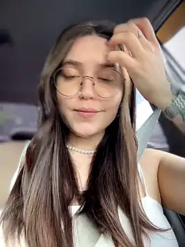 Snapshot of meow_girl chatting on June 6, 11:37 am meow girl online show from June 6, 11:37 am