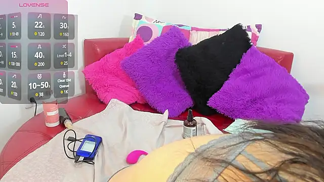 Snapshot of yahaira_ chatting on December 3, 1:32 pm yahaira online show from December 3, 1:32 pm