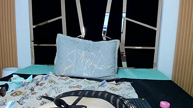 Snapshot of yahaira_ chatting on November 18, 2:54 pm yahaira online show from November 18, 2:54 pm