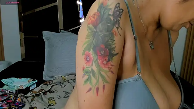 Snapshot of yahaira_ chatting on November 26, 1:56 pm yahaira online show from November 26, 1:56 pm