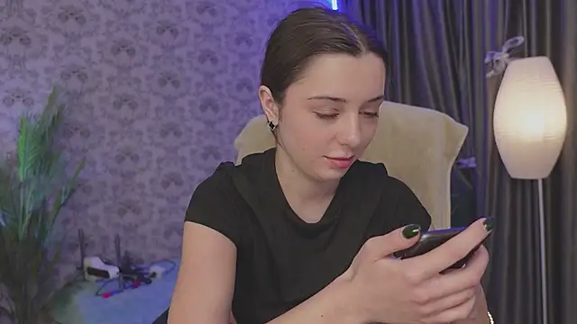 Snapshot of DinaCandy chatting on January 4, 2:25 pm DinaCandy online show from January 4, 2:25 pm