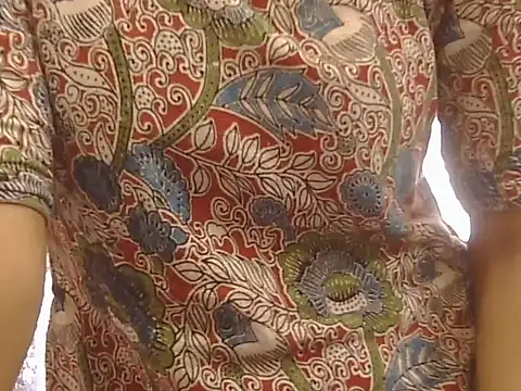 Snapshot of _FluffyHxney_ chatting on October 5, 6:12 am FluffyHxney online show from October 5, 6:12 am