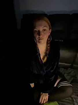 Snapshot of Stoner_BarbieXX chatting on November 11, 10:43 pm Stoner BarbieXX online show from November 11, 10:43 pm