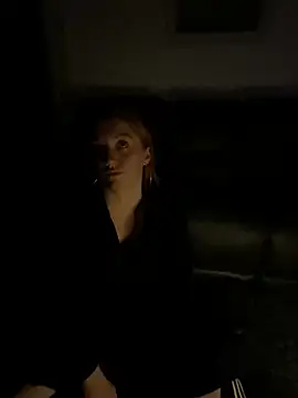 Snapshot of Stoner_BarbieXX chatting on November 15, 11:10 pm Stoner BarbieXX online show from November 15, 11:10 pm