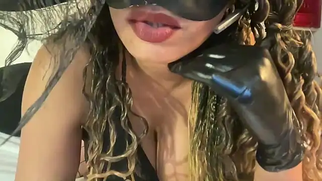 Snapshot of SCARLET-SANTANA chatting on October 31, 10:33 pm SCARLET-SANTANA online show from October 31, 10:33 pm