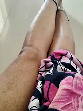 Snapshot of Tamilrojanew chatting on November 8, 6:13 am Tamilrojanew online show from November 8, 6:13 am