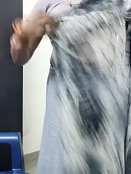 Snapshot of Tamilrojanew chatting on November 11, 4:40 pm Tamilrojanew online show from November 11, 4:40 pm