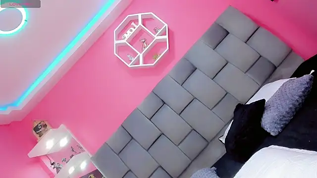 Shanelengel online show from January 11, 8:43 am