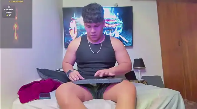 Snapshot of Khail68 chatting on February 7, 8:33 am Khail68 online show from February 7, 8:33 am