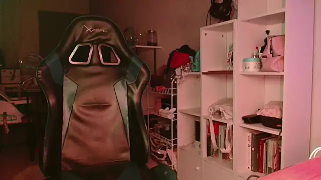 Snapshot of DirtyDi97 chatting on January 11, 2:38 am DirtyDi97 online show from January 11, 2:38 am