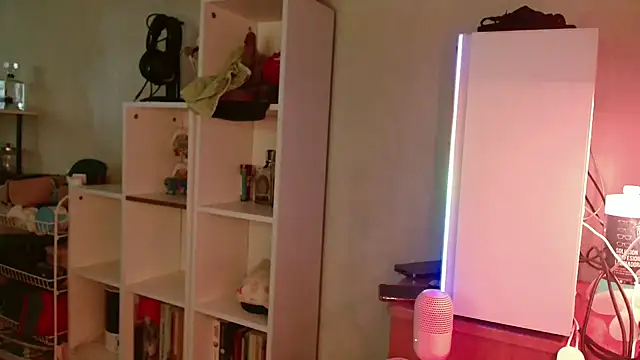 Snapshot of DirtyDi97 chatting on February 7, 2:54 pm DirtyDi97 online show from February 7, 2:54 pm