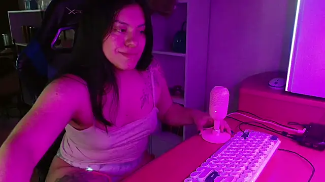 Snapshot of DirtyDi97 chatting on February 22, 3:43 pm DirtyDi97 online show from February 22, 3:43 pm